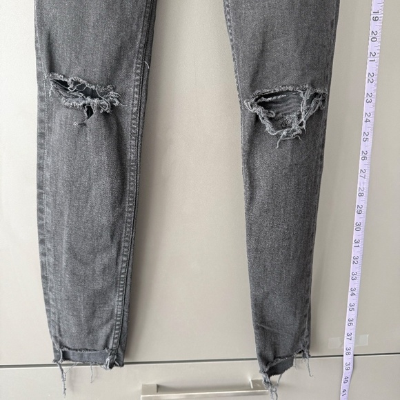 H&M Black Ripped Skinny Jean - 2 available - Picture 4 of 5